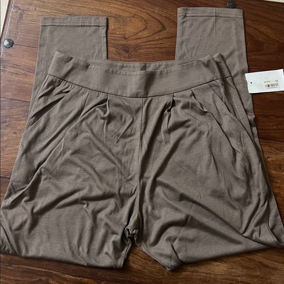 Lo posh women’s New Pants - Picture 4 of 6